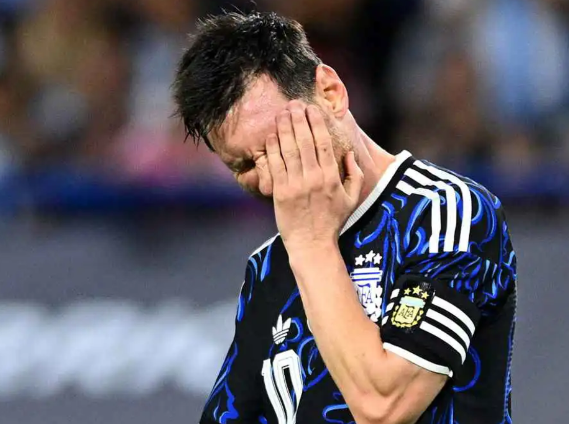 هل اقتربت النهاية؟ ميسي يُحرك مشاعر جماهير كرة القدم بدموعه