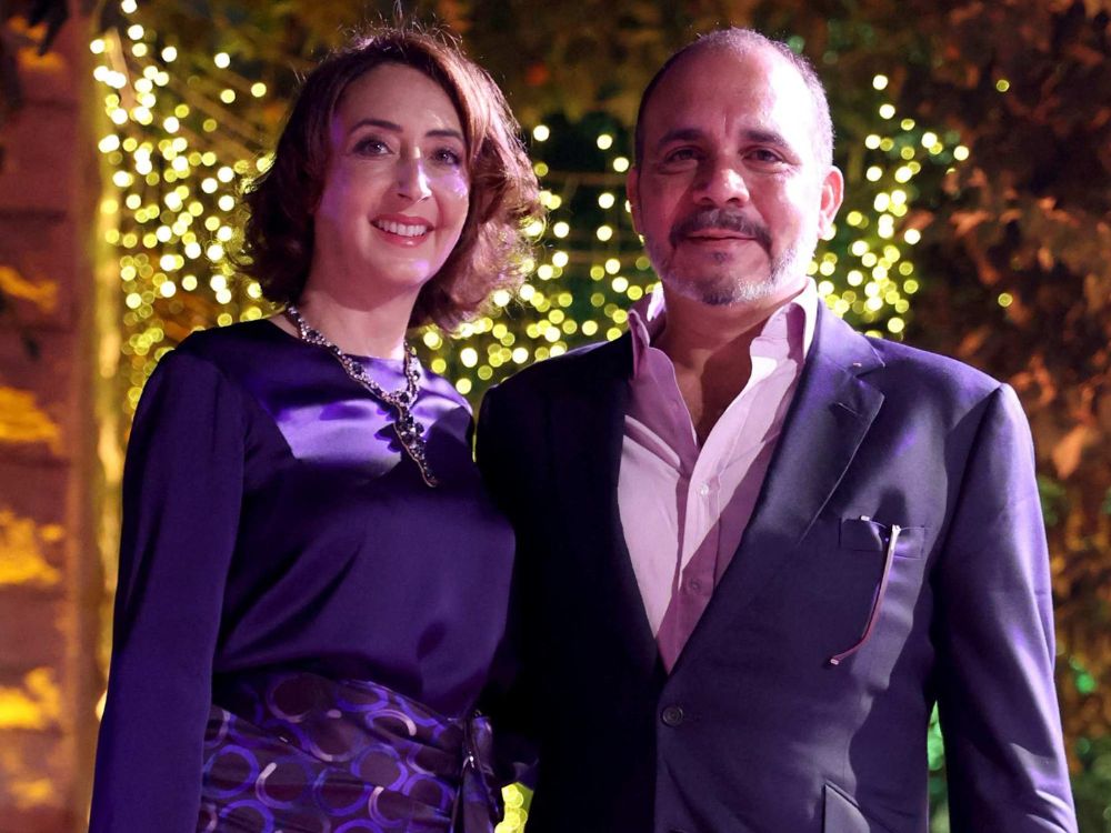الأمير علي ممازحاً أحد الصحفيين: "زوجتي جزائرية  ..  بس بطمنكم هي معنا"