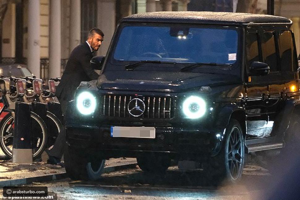 بالصور  ..  صدمة جديدة: ماذا كان يفعل بيكهام داخل سيارته؟