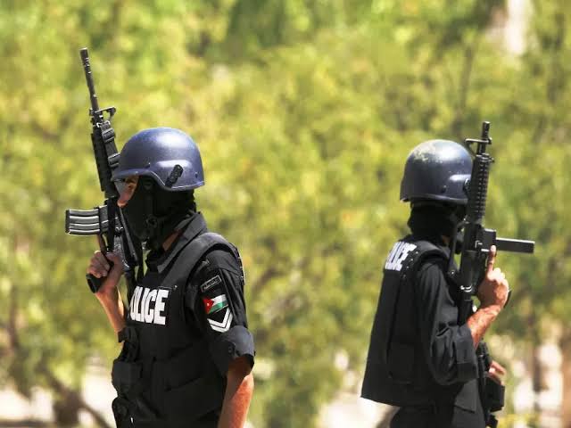 حملة أمنية في الرمثا تطيح بـ7 مطلوبين اثنان مصنفان بالخطرَين 