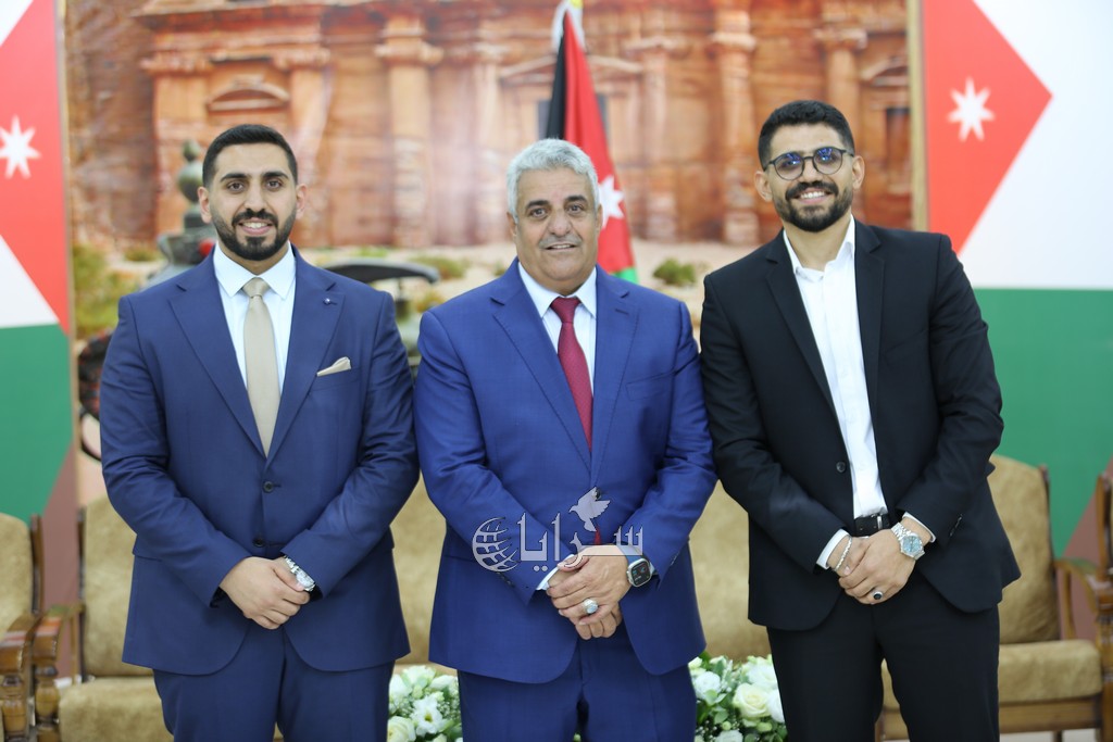 بالصور  ..  آل الرواضية وآل الحلواني نسايب … سعادة احمد الصفدي طلب ومعالي الدكتور عوض ابو جراد اعطى