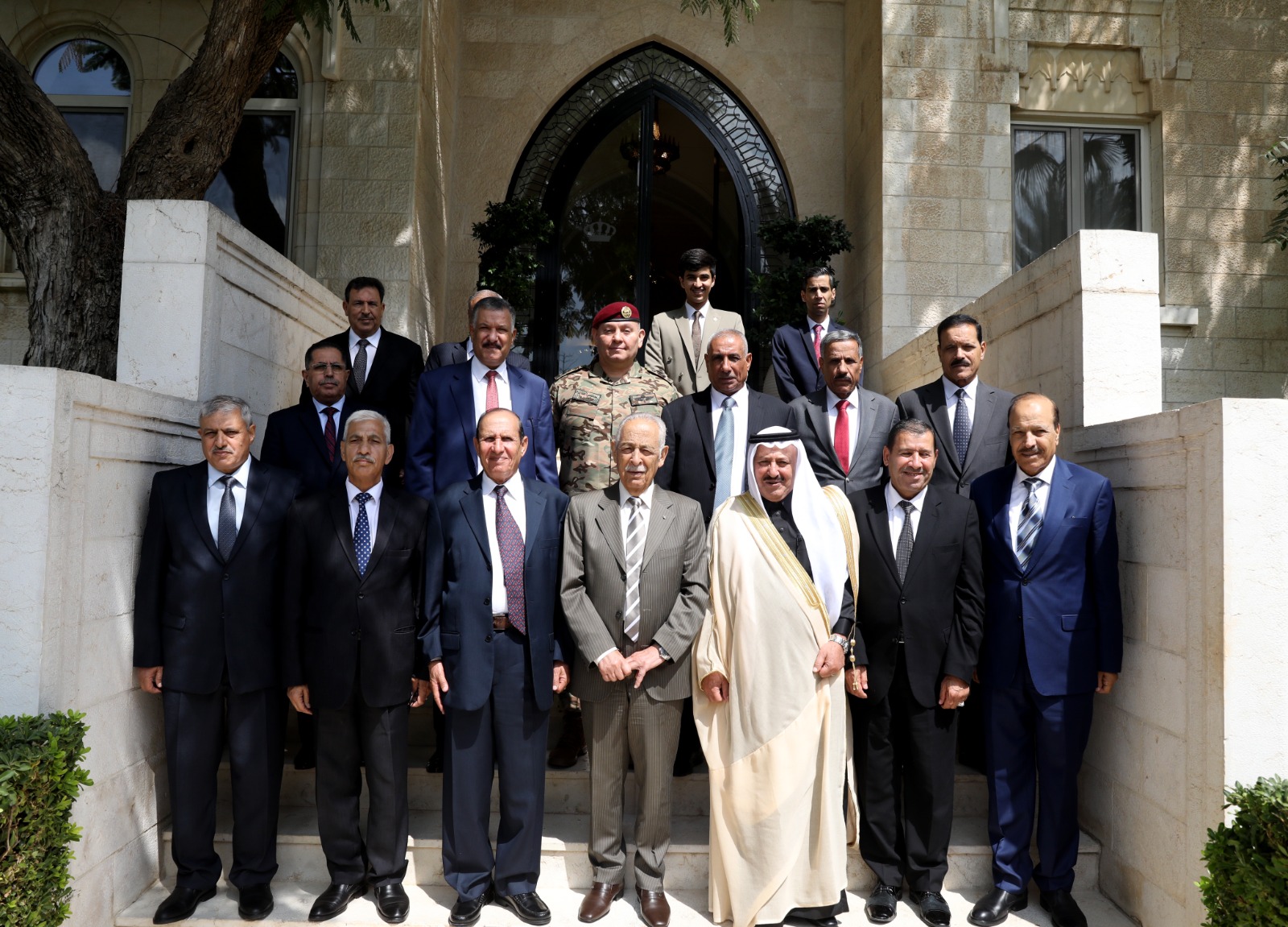 العيسوي يلتقي عددًا من كبار الضباط المتقاعدين العسكريين