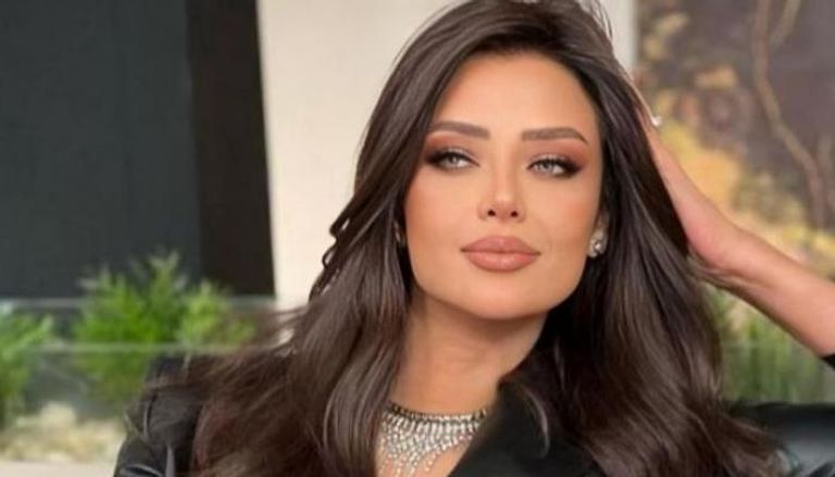 ياسمين عبد العزيز تواجه حملة تشوية ..  ما علاقة رضوى الشربيني؟