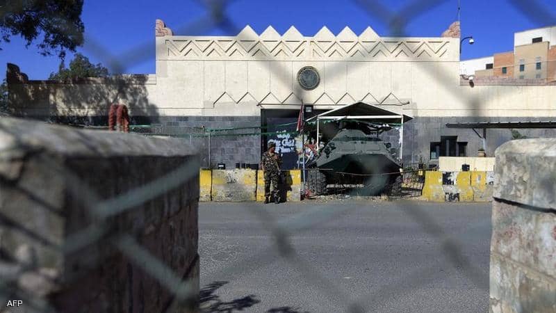 واشنطن تطالب الحوثيين بالإفراج عن موظفي سفارتها اليمنيين