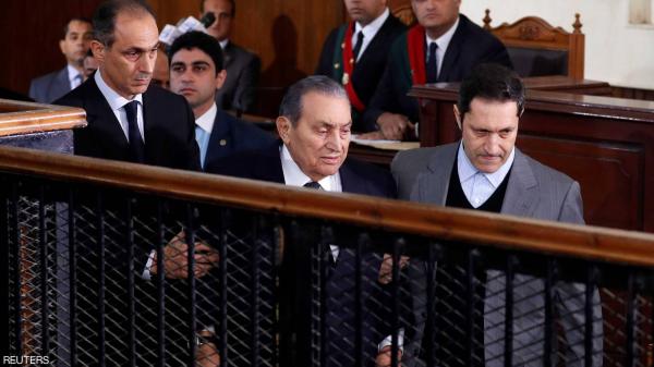 في مشهد غير مسبوق  ..  رئيسان في محكمة واحدة و مبارك يشهد ضد مرسي