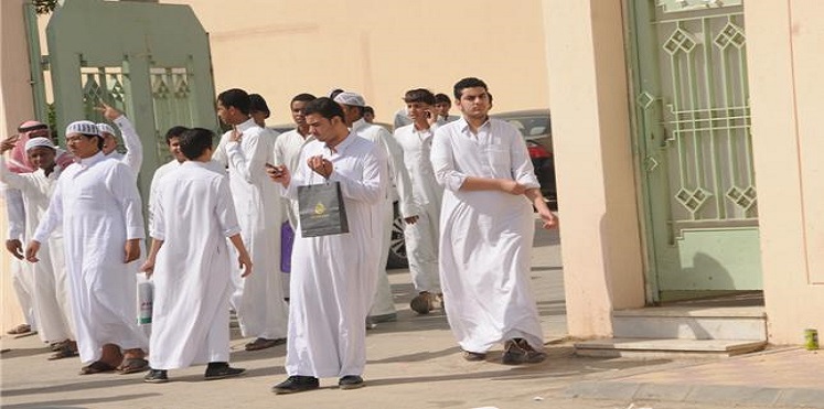 منع احتفالات رأس السَّنة في مدارس المملكة يثير حفيظة مثقفين سعوديين