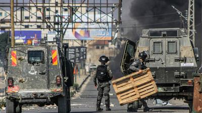 قوات الاحتلال تنسحب من نابلس بعد اقتحامها لساعات واعتقال شابين