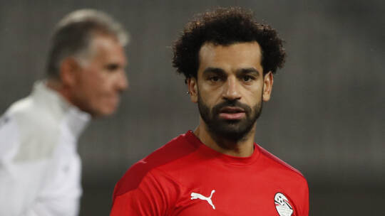 الحرس الشخصي" للنجم محمد صلاح يثير جدلا في مصر