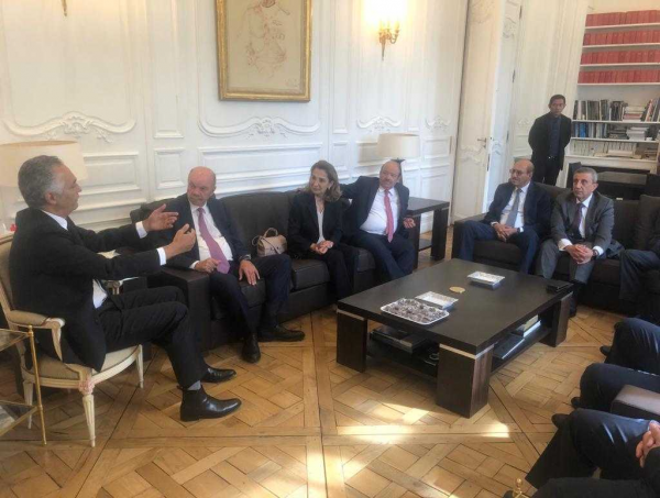 رئيس مجلس الأعيان يزور السفارة الأردنية في باريس