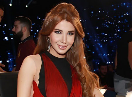 نانسي عجرم ترتدي أجرأ فستان في Arab Idol ..  صور