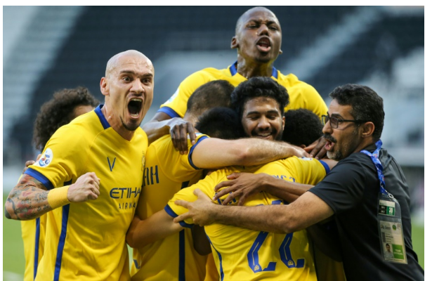 النصر يتخطى الأهلي بثنائية ويبلغ نصف النهائي