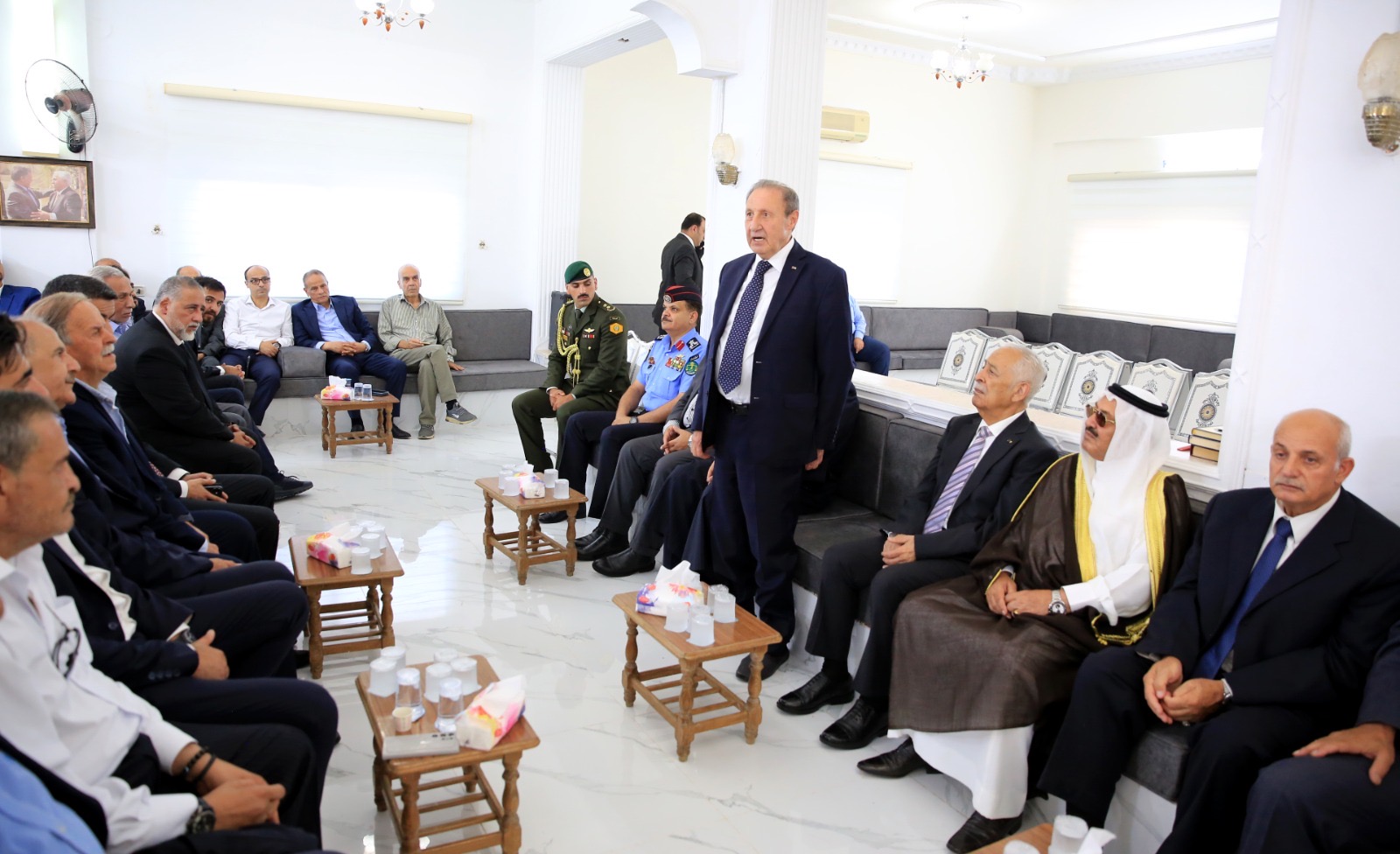 مندوبا عن الملك وولي العهد  .. العيسوي يعزي بوفاة الوزير والبرلماني الاسبق عبدالرزاق طبيشات