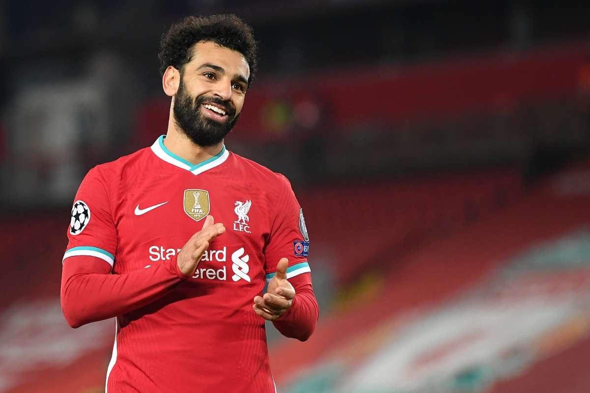 صورة محمد صلاح مع مغنية مصرية تثير جدلا واسعا