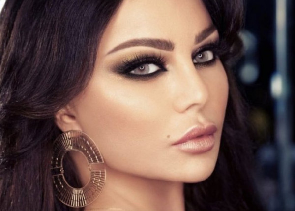 هيفاء وهبي تثير الجدل في إطلالتها الجديدة ..  والجهور: "أحلام فرع لبنان" 