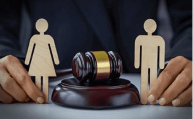 أفكر في الطلاق لأن زوجي يخونني ويقارنني بغيري!