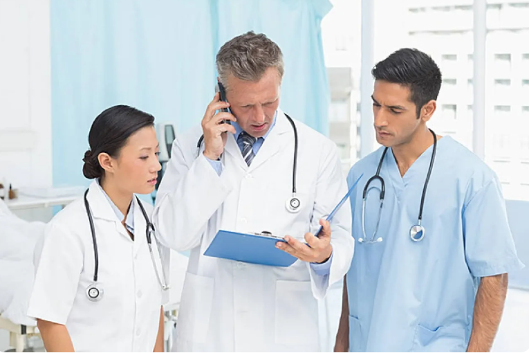 الأردن ..  إطلاق خدمة إلكترونية لسماع صوت الأطباء المقيمين