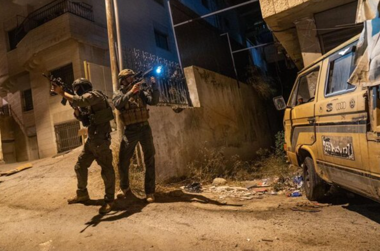 4 شهداء والاحتلال بالضفة والاحتلال يقصف محيط مسجد بمخيم جنين