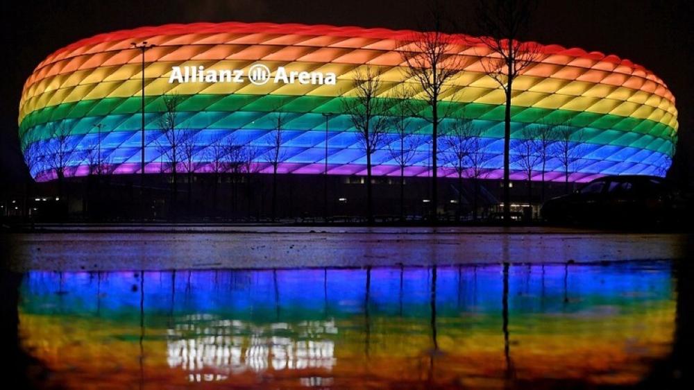 اليويفا يرفض إضاءة ملعب أليانز أرينا بألوان قوس قزح