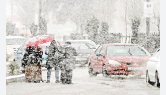 المملكة المتحدة تتجمد: الصقيع والثلوج تتسبب في إغلاق المدارس وتعطّل الحركة