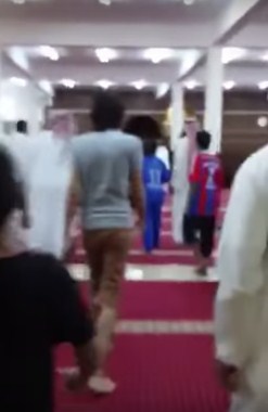 بالفيديو : مخمور يغني بميكرفون مسجد يا نونو يا نونو