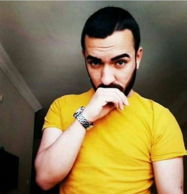 بالصور .. موظفين وصفوا مديرهم بـ"التافه" ..  ردة فعله غير متوقعة   