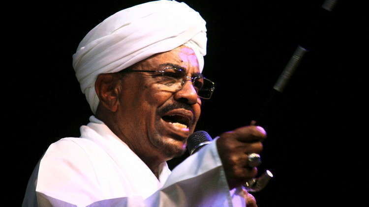 الرئيس السوداني يعلن حالة الطوارئ ويحل الحكومة ويعلن إعفاء جميع ولاة الولايات 
