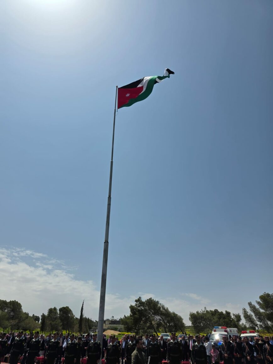 في احتفال وطني مهيب ..  العلم الأردني يرفرف فوق أعلى سارية في الطفيلة