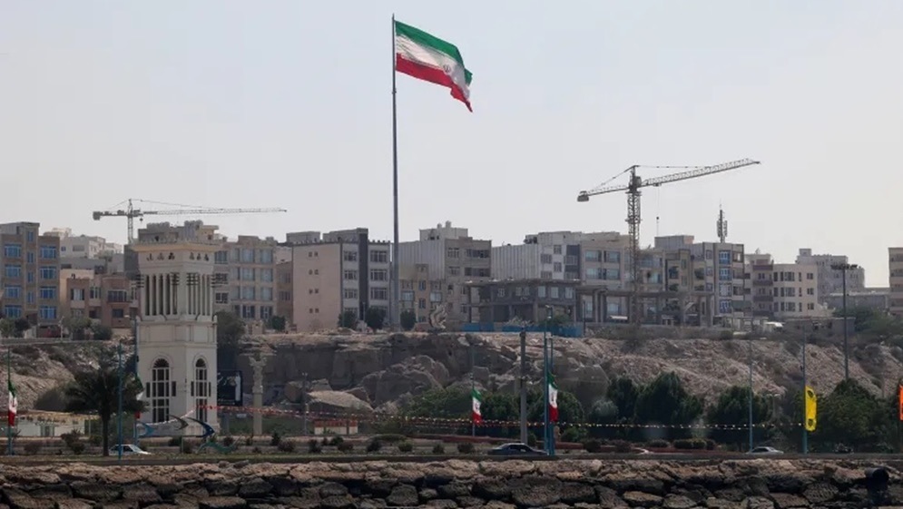 إعلام إيراني: دوي انفجارات في جزيرة قشم بمضيق هرمز