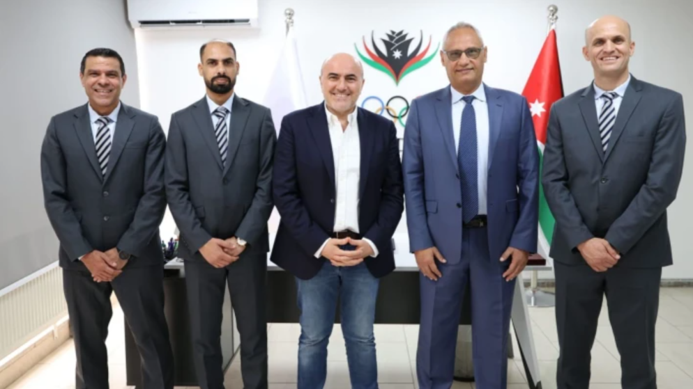 اللجنة الأولمبية تكرم طاقم التحكيم الأردني المشارك بكأس العالم 2026