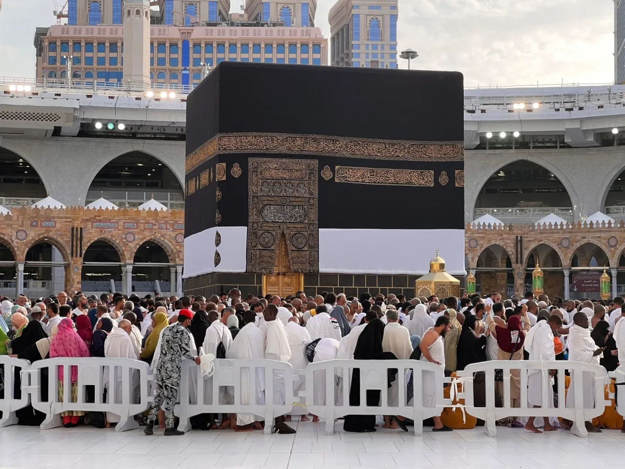 السعودية: غرامة مالية كبرى لكل من يؤوي حاملي تأشيرات الزيارة بمكة