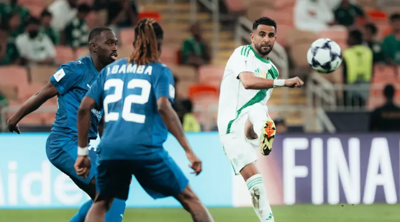 محرز ينقل بطل آسيا إلى ربع النهائي