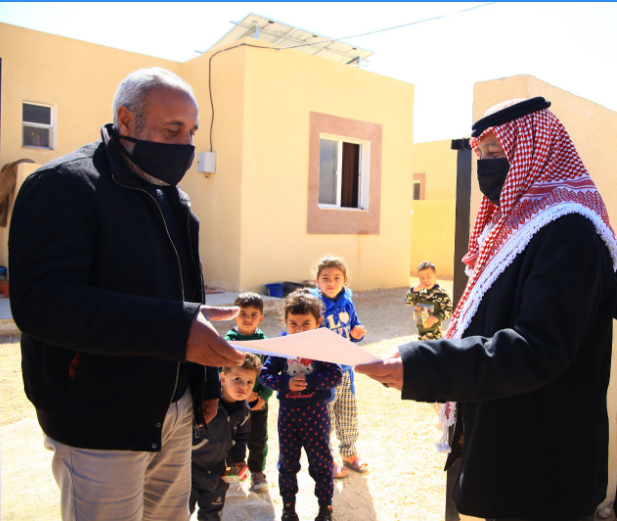 العيسوي يسلّم 35 مسكناً لأسر عفيفة، ويفتتح نُزل برقع البيئي ومحطة تحلية مياه بالرويشد