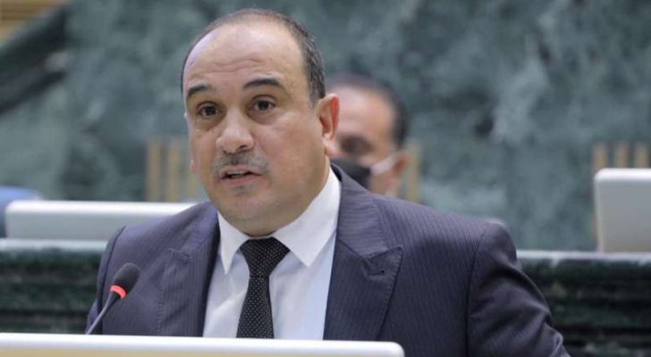 النائب العياصرة: الشعب يريد أن نقبل يد الوزير نهاراً ونكون جيفارا ليلاً 