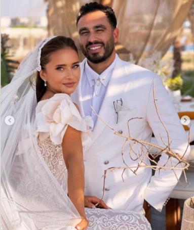 بالفيديو والصور  .. نيللي كريم تتألق في حفل زفافها على لاعب الإسكواش