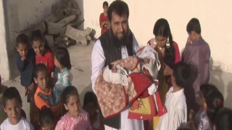 رجل باكستاني متزوج من 3 زوجات و لديه 60 طفلا ويريد المزيد
