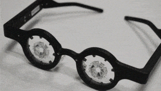 ابتكار نظارات ذكية تعالج قصر النظر خلال ساعة ونصف يوميا