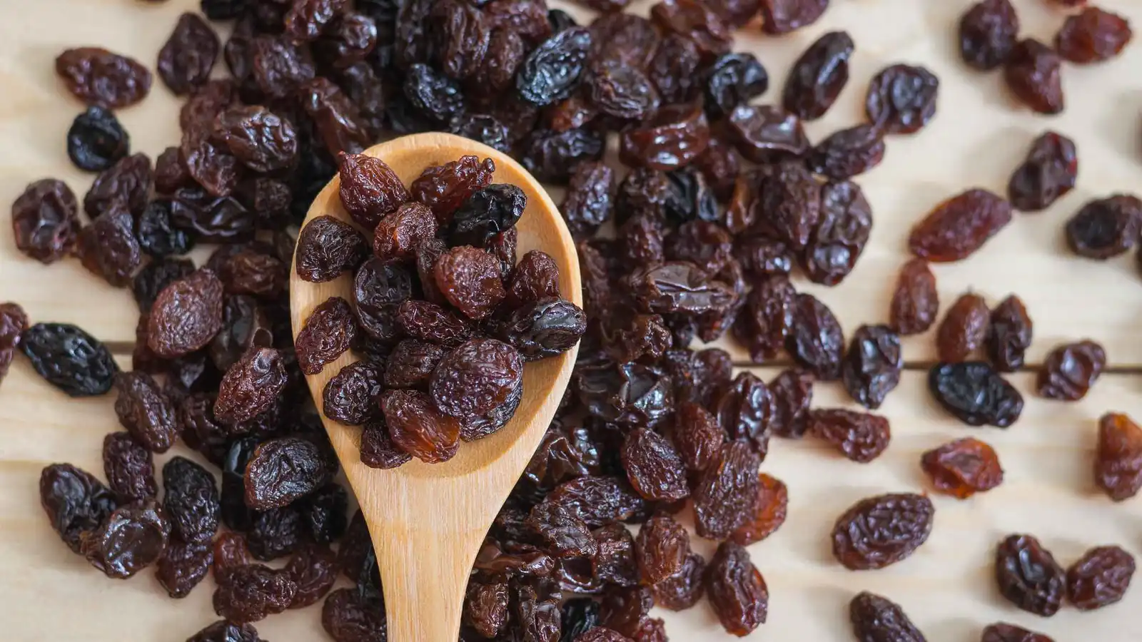 كيف يساعد الزبيب على تحسين حركة الأمعاء؟ 