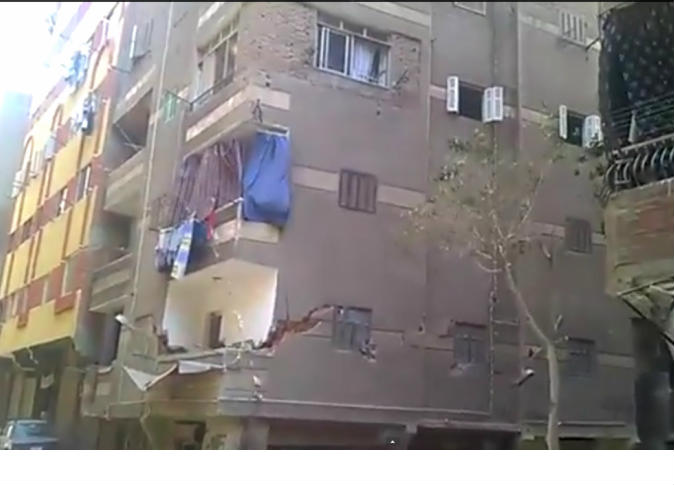 بالفيديو ..  مصر : لحظة انهيار عقار بالمعادي بعد إخلائه من السكان بنصف ساعة