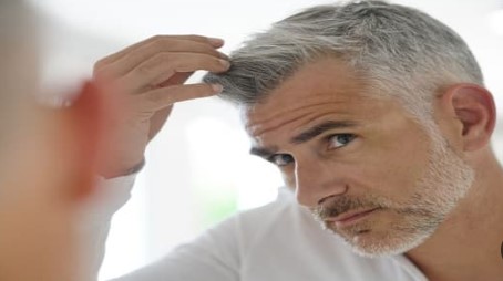 تفسير رؤية الشعر الأبيض في الحلم للرجل ومعناه