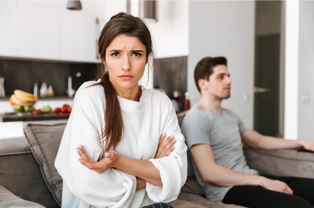أسباب مهمة تجعل الزوج لا يهتم بزوجته