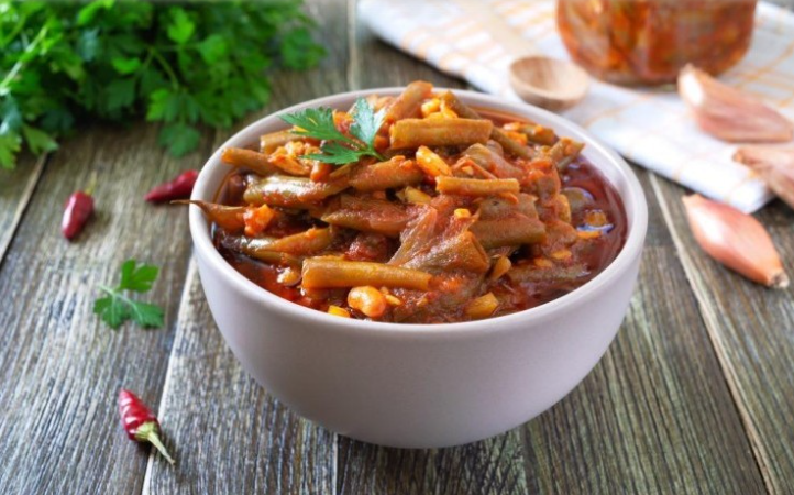 يخنة الفاصوليا الخضراء باللحمة