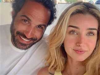 "مفاجأة مش كده" ..  أحمد فهمي يثير الجدل بفيديو مع هنا الزاهد
