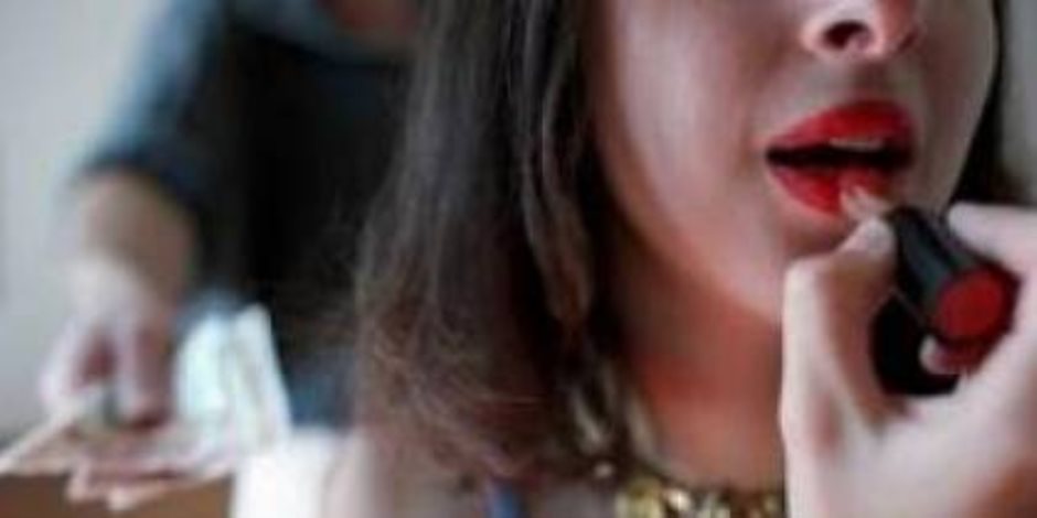  تفاصيل صادمة  ..  الحبس لسيدة وشقيقها استدرجا "رجل محسن" وقاما بهتك عرضه وتصويره في عمان 