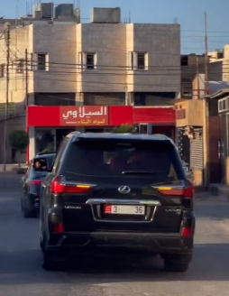 بالفيديو  ..  ما حقيقة مشاركة احد الوزراء بمركبته الحكومة في احدى مواكب "التوجيهي"؟ 