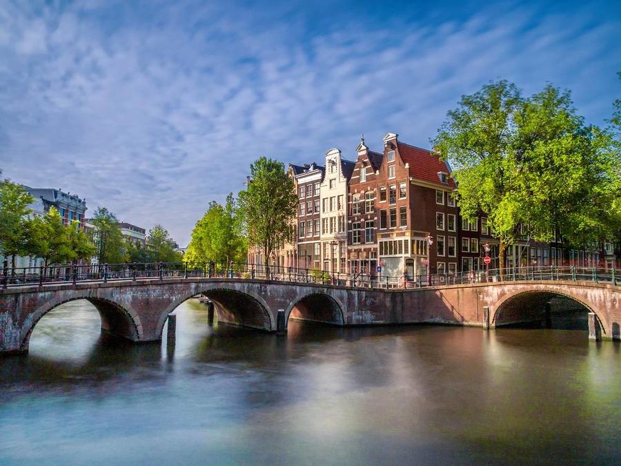 بالصور ..  جولة على أشهر الأماكن السياحية في أمستردام