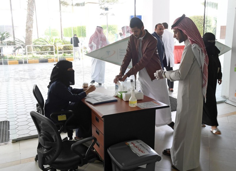 استثناء 10 قطاعات حيوية من حظر التجول في السعودية  ..  تفاصيل