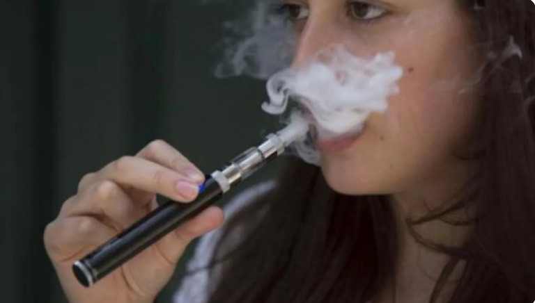 بقانون تاريخي ..  بريطانيا تحظر التدخين لمواليد 2008 مدى الحياه