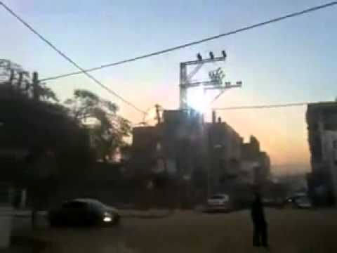 بالفيديو  ..  لحظة انفجار محول كهرباء فى مدينة غزة