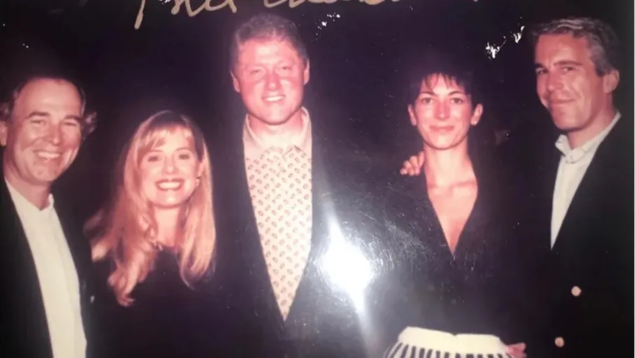  بيل كلينتون يدلي بشهادته عن علاقته بإبستين أمام الكونغرس