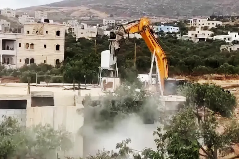 قوات الاحتلال تقتحم مخيم الجلزون شمال رام الله